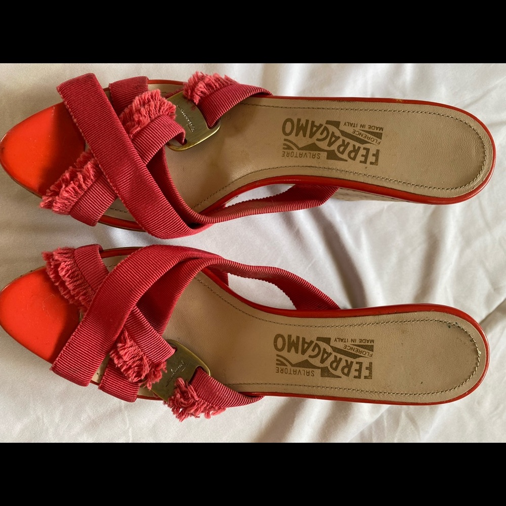 Salvatore Ferrazamo Fuchsia Size 8.5 Espadrille Wedge